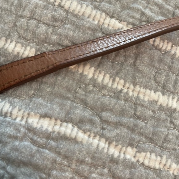 Fossil honey colored Camera Leather Crossbody Bag see photo for flaw - Picture 8 of 9